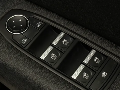 KY72OCL Renault Captur 1.0 TCE 90 Techno 5dr Thumbnail #19