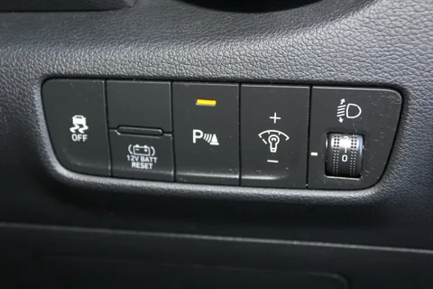 EN21XCA Hyundai Kona 1.6 GDi Hybrid Premium 5dr DCT Thumbnail #19