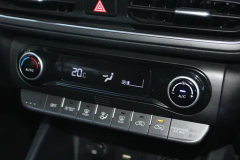 EN21XCA Hyundai Kona 1.6 GDi Hybrid Premium 5dr DCT Thumbnail #29