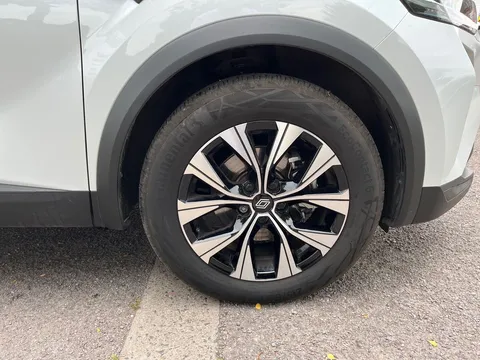 BD74XZZ Renault Captur 1.6 E-Tech Full Hybrid 145 Evolution 5dr Auto Thumbnail #32