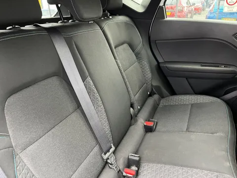 BD74XZZ Renault Captur 1.6 E-Tech Full Hybrid 145 Evolution 5dr Auto Thumbnail #20