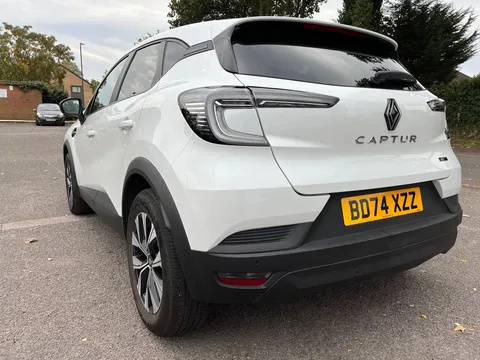 BD74XZZ Renault Captur 1.6 E-Tech Full Hybrid 145 Evolution 5dr Auto Thumbnail #26
