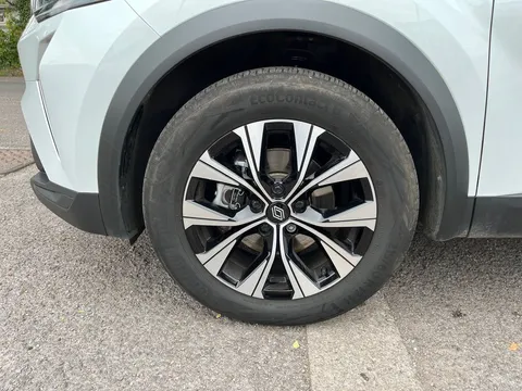 BD74XZZ Renault Captur 1.6 E-Tech Full Hybrid 145 Evolution 5dr Auto Thumbnail #31