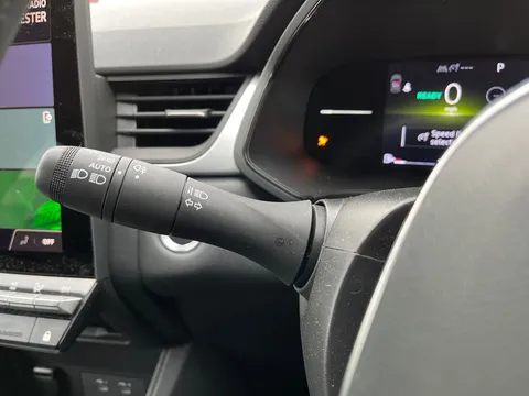 BD74XZZ Renault Captur 1.6 E-Tech Full Hybrid 145 Evolution 5dr Auto Thumbnail #27