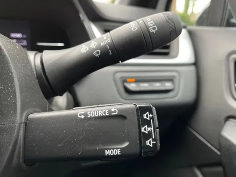 BD74XZZ Renault Captur 1.6 E-Tech Full Hybrid 145 Evolution 5dr Auto Thumbnail #28