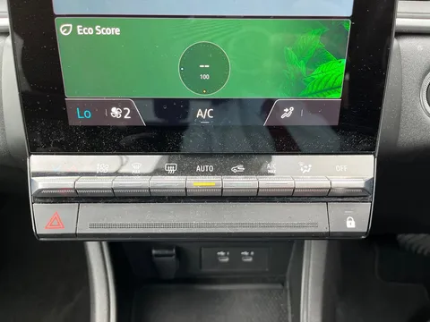 BD74XZZ Renault Captur 1.6 E-Tech Full Hybrid 145 Evolution 5dr Auto Thumbnail #15