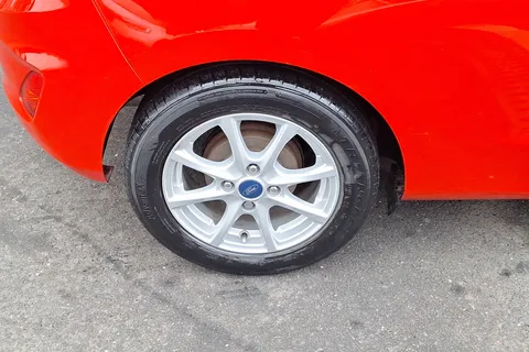 DP67SVT Ford Fiesta 1.0 EcoBoost Zetec 3dr Thumbnail #5