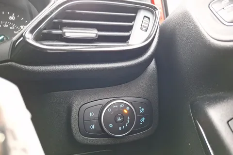 DP67SVT Ford Fiesta 1.0 EcoBoost Zetec 3dr Thumbnail #34