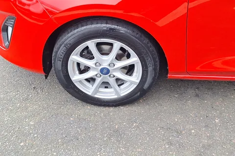 DP67SVT Ford Fiesta 1.0 EcoBoost Zetec 3dr Thumbnail #24