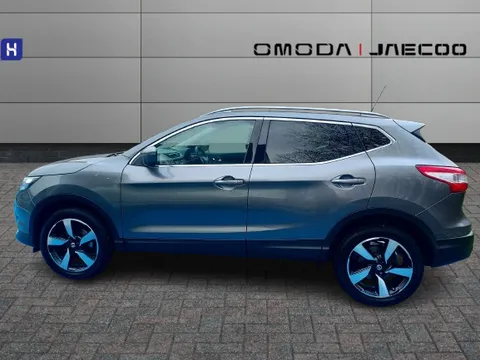 DN64XXK Nissan Qashqai 1.2 DiG-T N-Tec+ 5dr Thumbnail #5