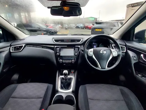 DN64XXK Nissan Qashqai 1.2 DiG-T N-Tec+ 5dr Thumbnail #2