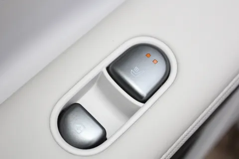 DG25CCK Hyundai Ioniq 5 239kW Ultimate 84 kWh 5dr AWD Auto Thumbnail #12