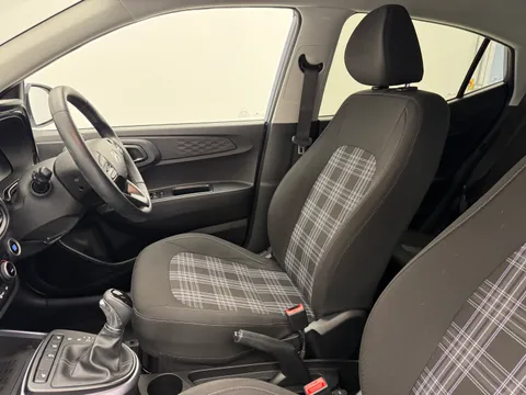 DU24AUK Hyundai i10 1.2 Premium 5dr Auto [Nav] Thumbnail #13