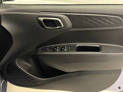 DU24AUK Hyundai i10 1.2 Premium 5dr Auto [Nav] Thumbnail #17