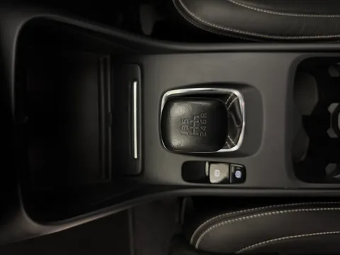 DN71HWH Volvo XC40 1.5 T3 [163] R DESIGN 5dr Thumbnail #15