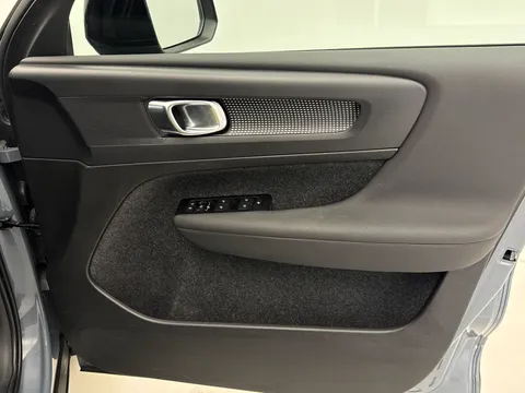 DN71HWH Volvo XC40 1.5 T3 [163] R DESIGN 5dr Thumbnail #18