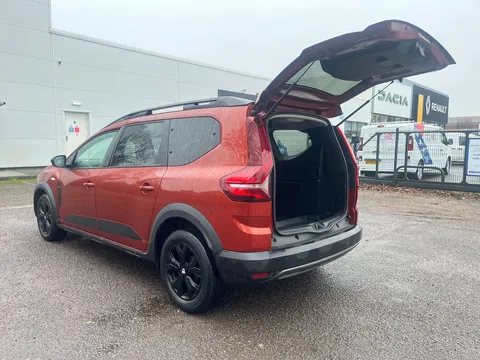 14 of 33 for Dacia Jogger 1.0 TCe Extreme SE 5dr
