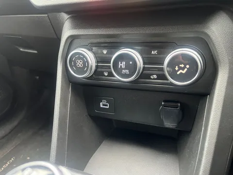 21 of 33 for Dacia Jogger 1.0 TCe Extreme SE 5dr