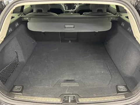 RF74AZW Volvo V60 2.0 B4P Ultra Dark 5dr Auto Thumbnail #31