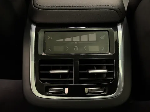 RF74AZW Volvo V60 2.0 B4P Ultra Dark 5dr Auto Thumbnail #14