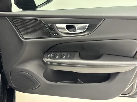 RF74AZW Volvo V60 2.0 B4P Ultra Dark 5dr Auto Thumbnail #18