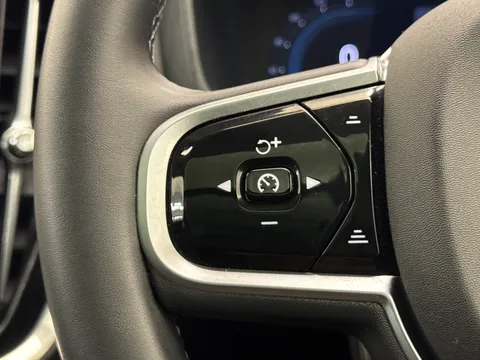 RF74AZW Volvo V60 2.0 B4P Ultra Dark 5dr Auto Thumbnail #23