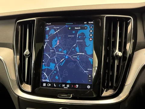 RF74AZW Volvo V60 2.0 B4P Ultra Dark 5dr Auto Thumbnail #26