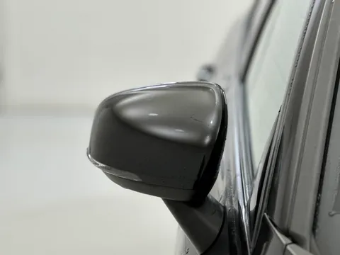 RF74AZW Volvo V60 2.0 B4P Ultra Dark 5dr Auto Thumbnail #33