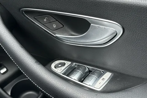 MA22LWK Mercedes-Benz E-Class E200 Sport 4dr 9G-Tronic Thumbnail #20