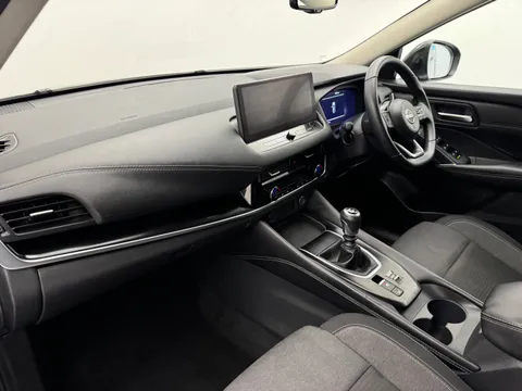 BT72NZF Nissan Qashqai 1.3 DiG-T MH 158 N-Connecta 5dr Thumbnail #13