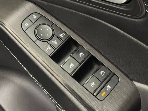 BT72NZF Nissan Qashqai 1.3 DiG-T MH 158 N-Connecta 5dr Thumbnail #19