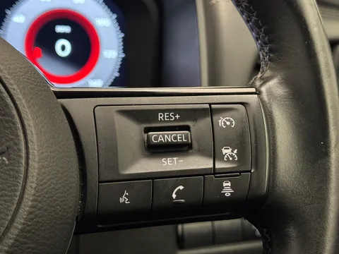 BT72NZF Nissan Qashqai 1.3 DiG-T MH 158 N-Connecta 5dr Thumbnail #22