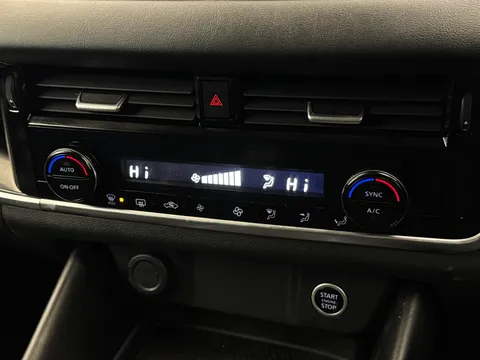 BT72NZF Nissan Qashqai 1.3 DiG-T MH 158 N-Connecta 5dr Thumbnail #26
