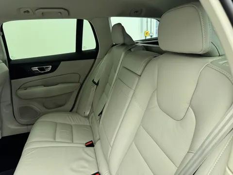 ST71HZP Volvo V60 2.0 B5P Cross Country 5dr AWD Auto Thumbnail #12