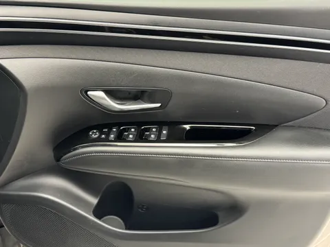 BF72GGA Hyundai Tucson 1.6 TGDi Hybrid 230 SE Connect 5dr 2WD Auto Thumbnail #17