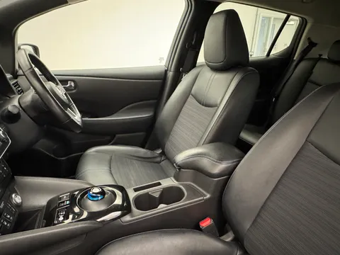 DG22LYY Nissan LEAF 110kW N-Connecta 40kWh 5dr Auto Thumbnail #16