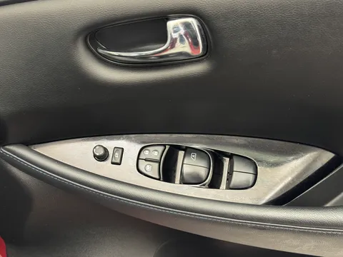 DG22LYY Nissan LEAF 110kW N-Connecta 40kWh 5dr Auto Thumbnail #26