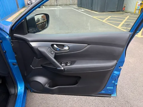 VO21WRG Nissan Qashqai 1.3 DiG-T N-Motion 5dr Thumbnail #18