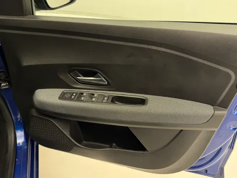 DN22KHB Dacia Sandero 1.0 TCe Bi-Fuel Comfort 5dr Thumbnail #17