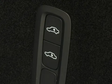 DP72HHC Volvo XC60 2.0 B5P Ultimate Dark 5dr AWD Geartronic Thumbnail #40