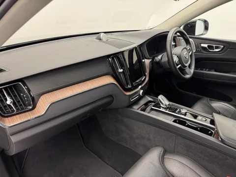 DP72HHC Volvo XC60 2.0 B5P Ultimate Dark 5dr AWD Geartronic Thumbnail #12
