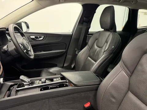 DP72HHC Volvo XC60 2.0 B5P Ultimate Dark 5dr AWD Geartronic Thumbnail #10
