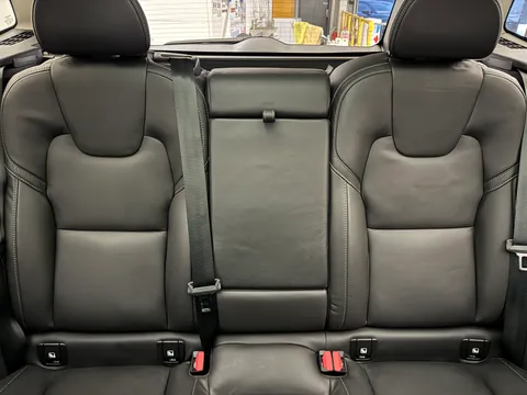 DP72HHC Volvo XC60 2.0 B5P Ultimate Dark 5dr AWD Geartronic Thumbnail #24