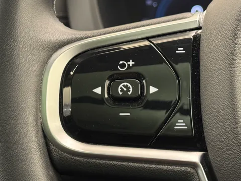 DP72HHC Volvo XC60 2.0 B5P Ultimate Dark 5dr AWD Geartronic Thumbnail #31