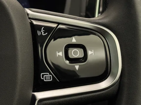 DP72HHC Volvo XC60 2.0 B5P Ultimate Dark 5dr AWD Geartronic Thumbnail #32