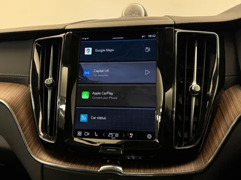 DP72HHC Volvo XC60 2.0 B5P Ultimate Dark 5dr AWD Geartronic Thumbnail #33