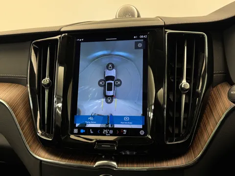 DP72HHC Volvo XC60 2.0 B5P Ultimate Dark 5dr AWD Geartronic Thumbnail #35