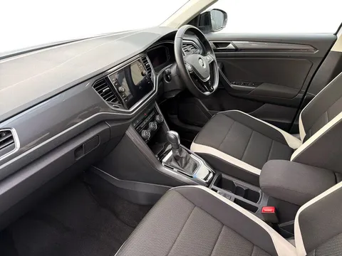 DV71XTC Volkswagen T-Roc 1.5 TSI EVO SEL 5dr DSG Thumbnail #4