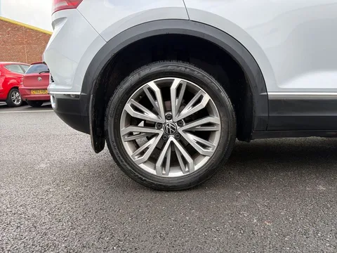 DV71XTC Volkswagen T-Roc 1.5 TSI EVO SEL 5dr DSG Thumbnail #5