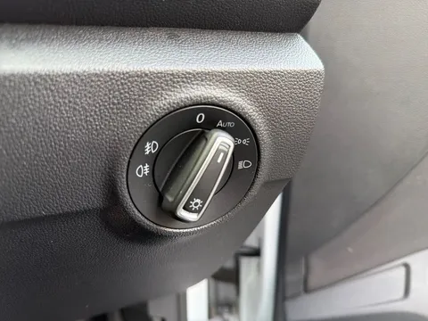 DV71XTC Volkswagen T-Roc 1.5 TSI EVO SEL 5dr DSG Thumbnail #14